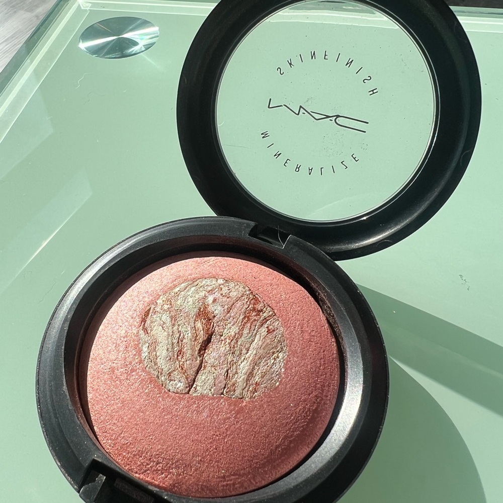 MAC Cosmetics Mineralize Skinfinish in Semi Precious Rose Quartz